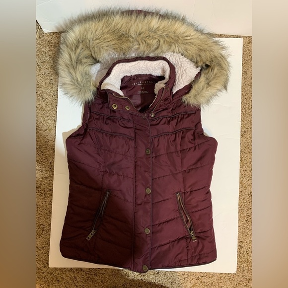 Aeropostale sleeveless puffer jacket with faux fur hoodie in size Small Petite - Picture 2 of 12